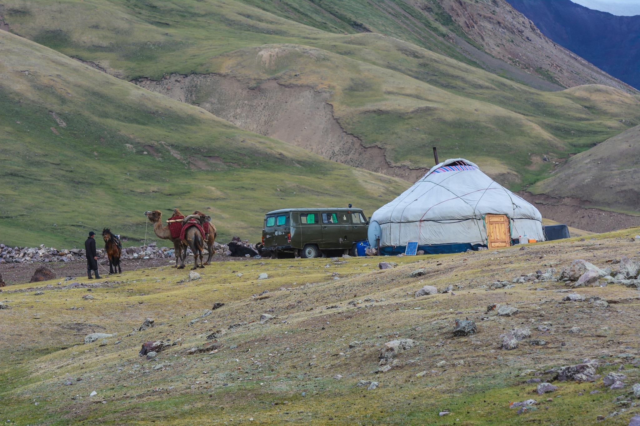 Khuiten Peak & Altai Tavan Bogd: 15-Day Expedition