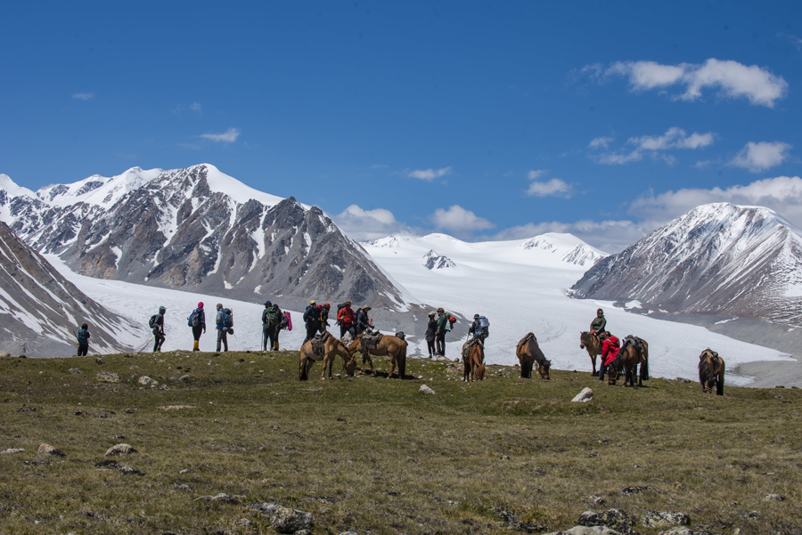 Khuiten Peak & Altai Tavan Bogd: 15-Day Expedition