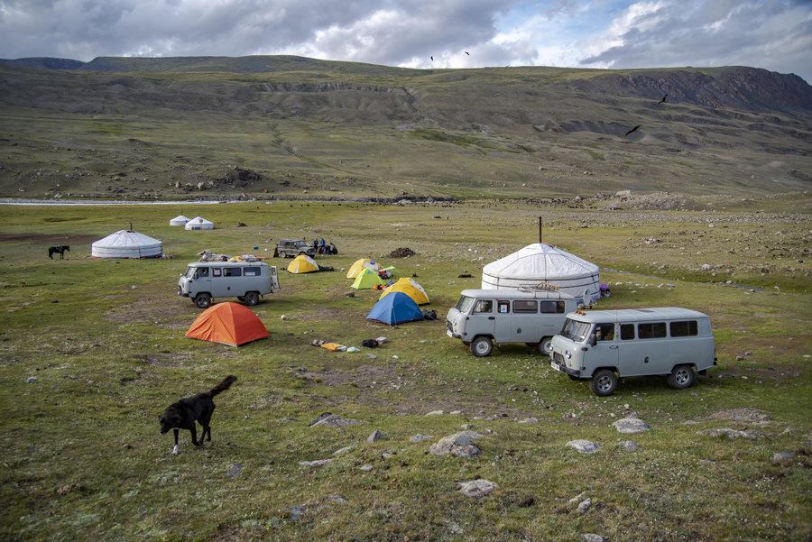 Khuiten Peak & Altai Tavan Bogd: 15-Day Expedition