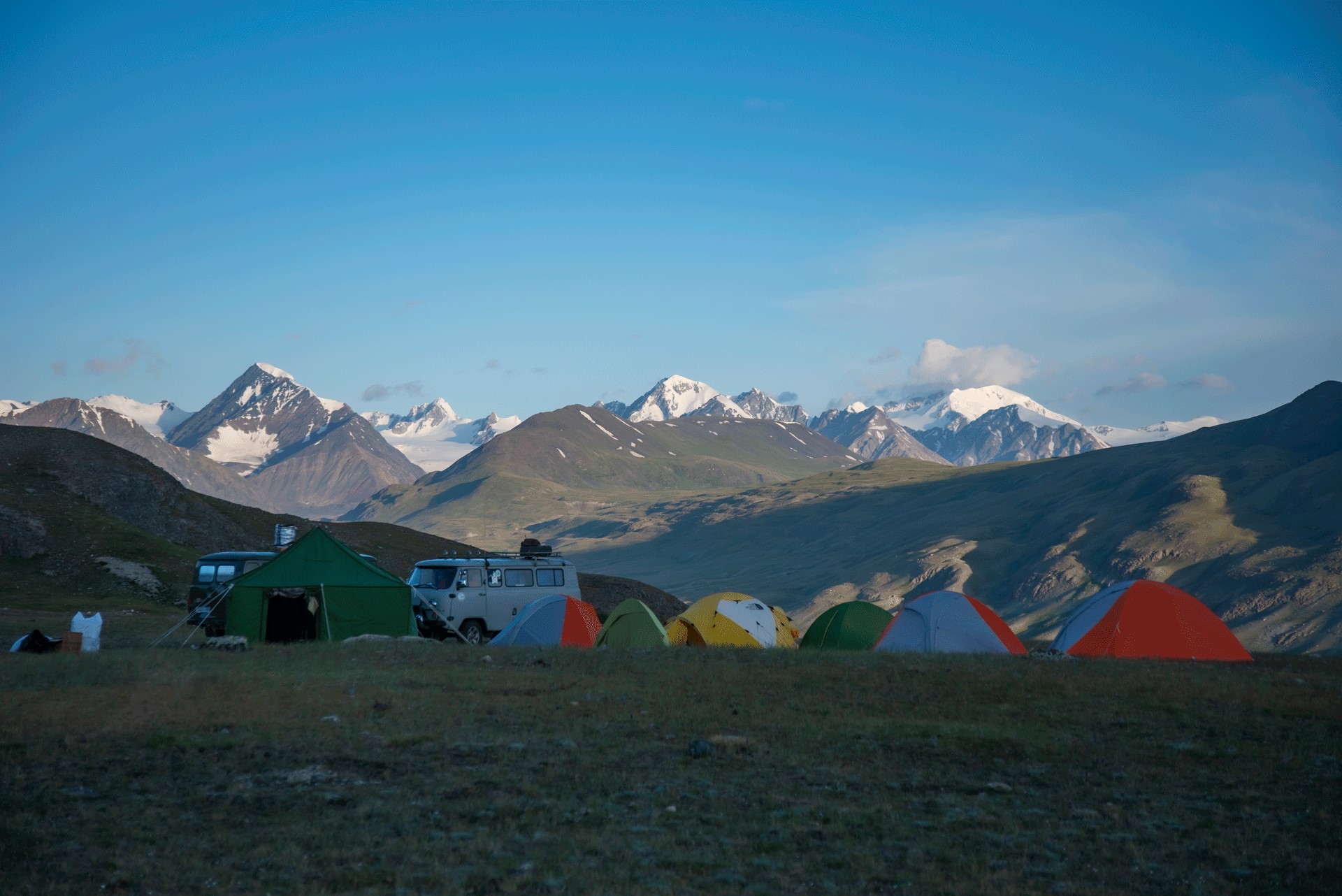 Mount Khüiten Premium Expedition: High-Altitude Comfort in the Altai