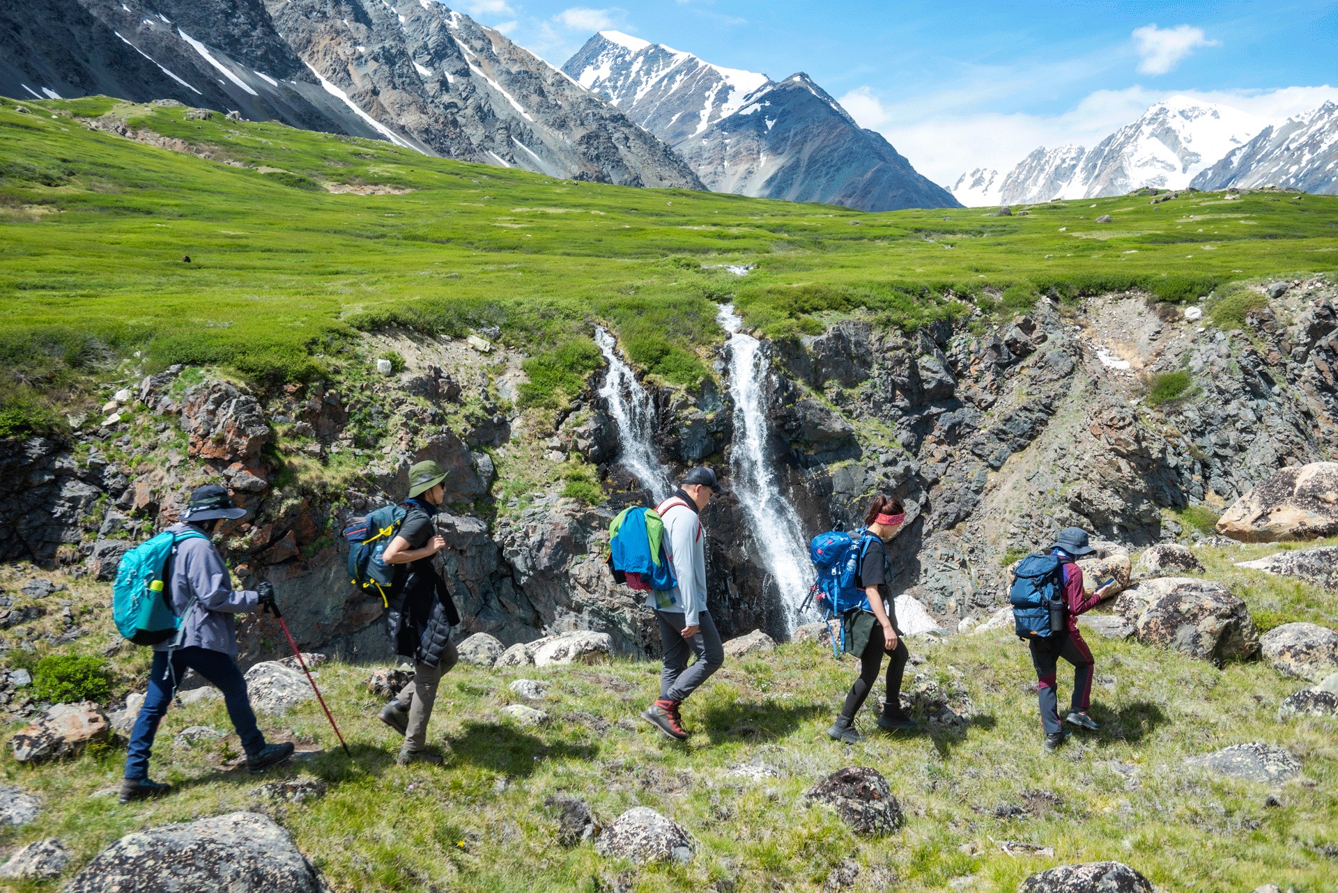 Mount Khüiten Premium Expedition: High-Altitude Comfort in the Altai
