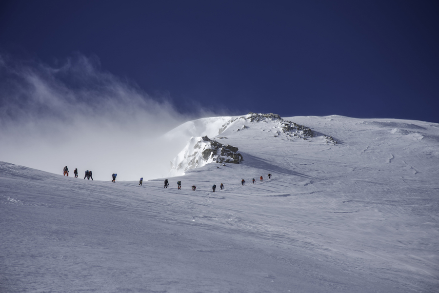 Mount Khüiten Premium Expedition: High-Altitude Comfort in the Altai