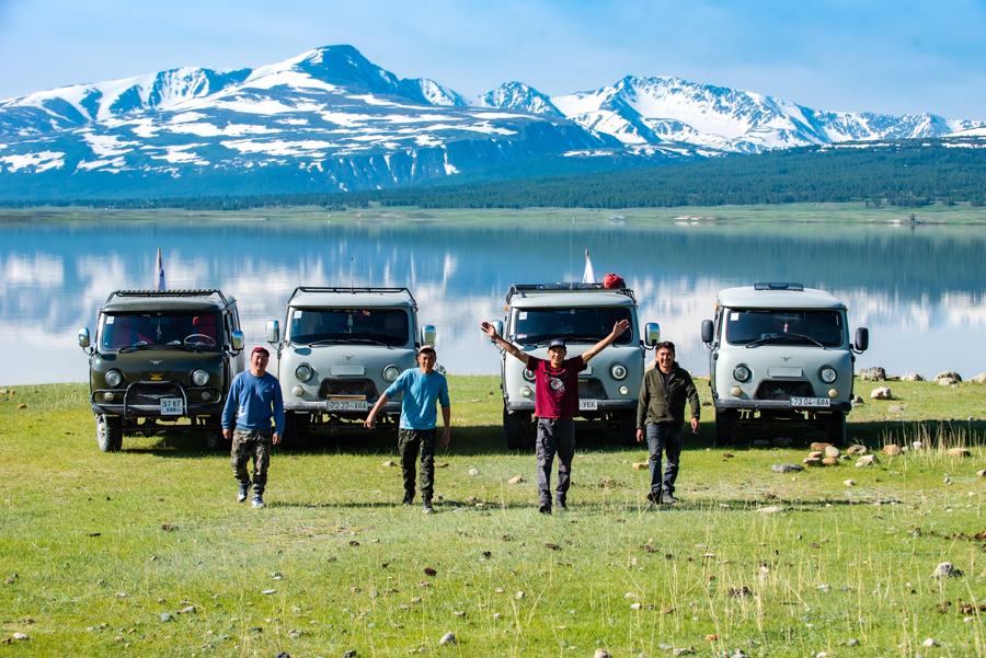 Climbing Mount Khüiten: Altai Tavan Bogd National Park Trek